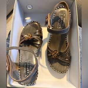 L’Artiste Spring Step sandals